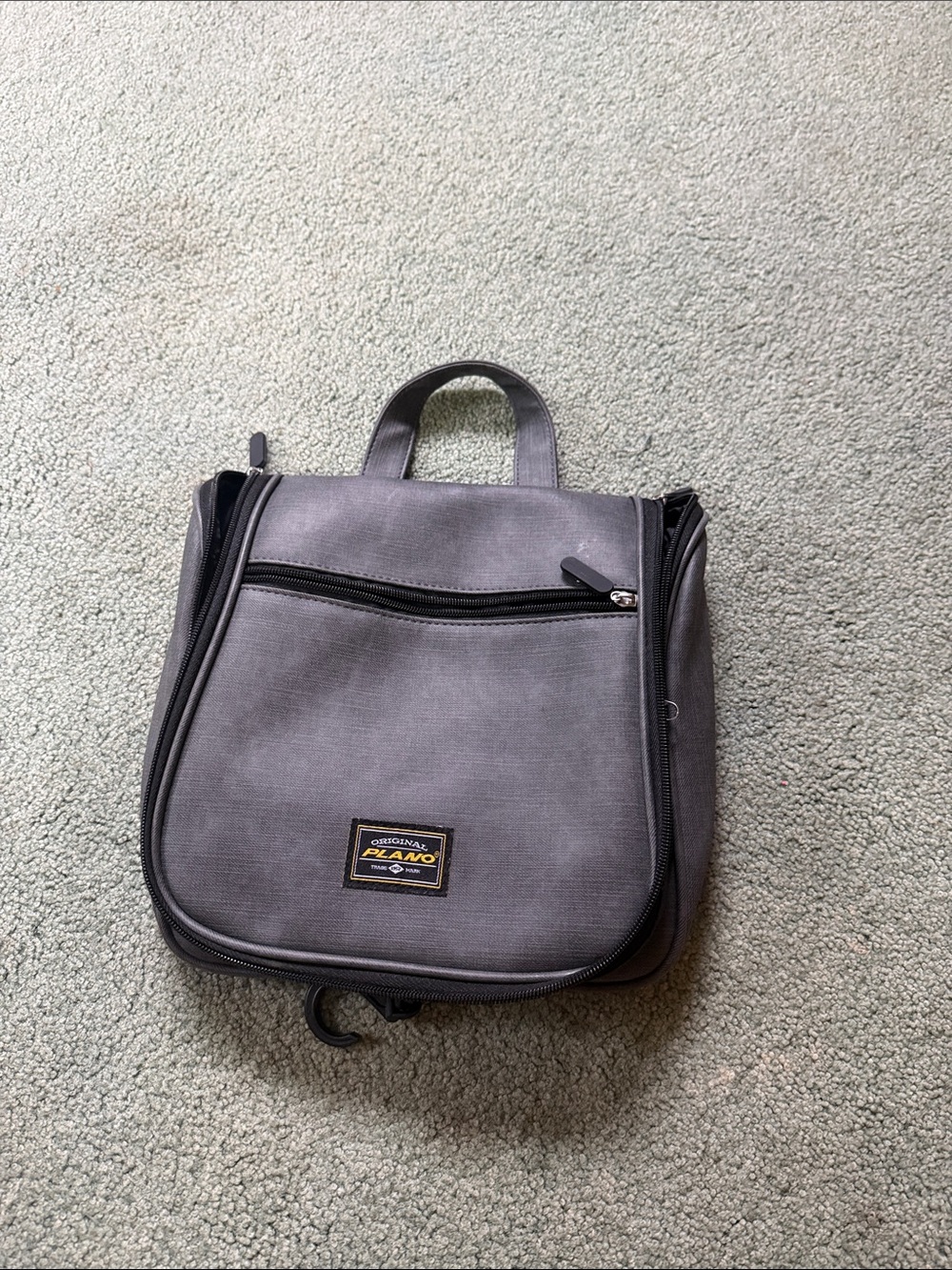 Plano Gray Men's Toiletry Travel Bag